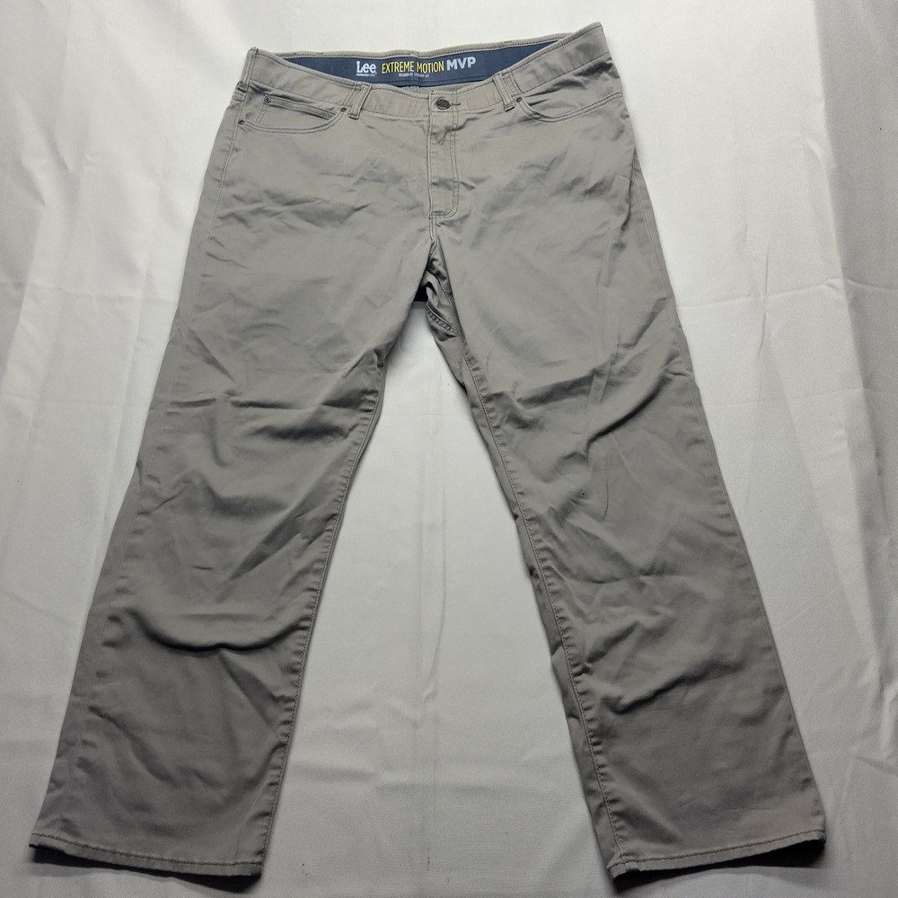 Lee Extreme Motion MVP Relaxed Fit Straight Leg Khaki Pants 44x32 102108536